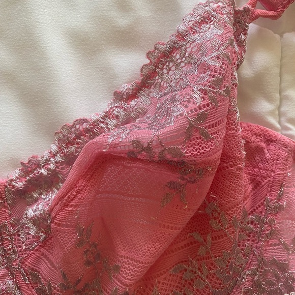 Wacoal embrace lace - two bras 38D - Picture 2 of 7